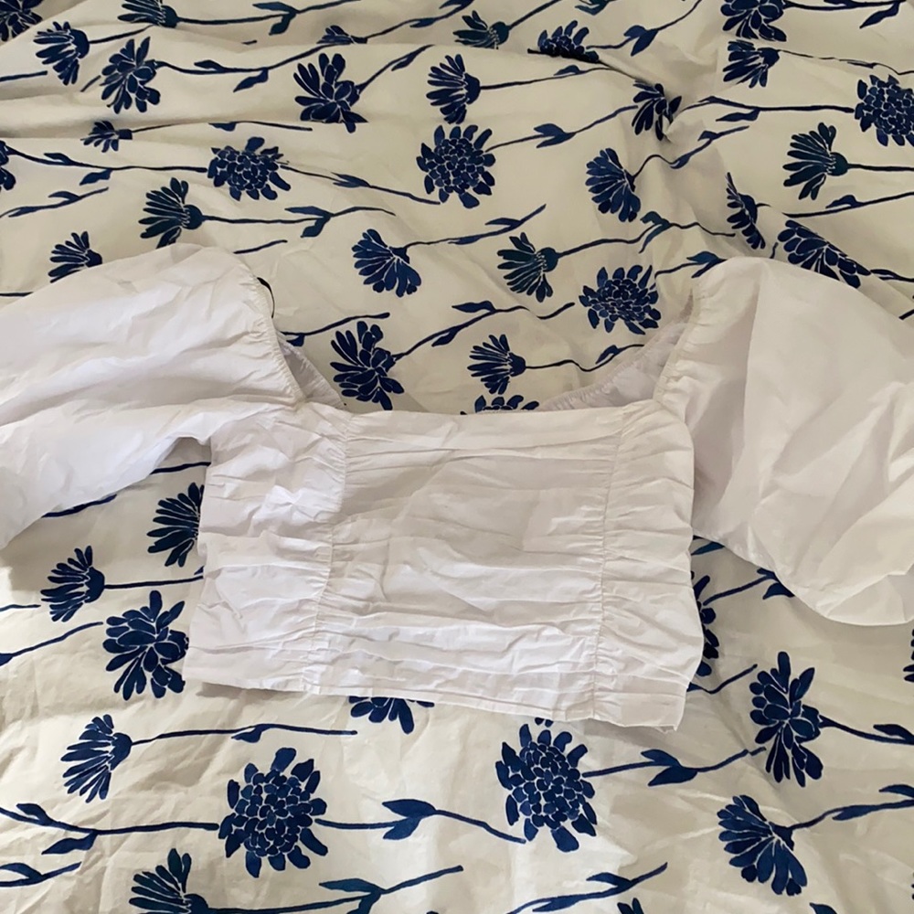 Peasant Sleeve Crop Top